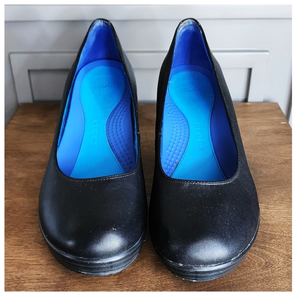 Crocs Women's Leigh Wedge Pumps - Size 8.5